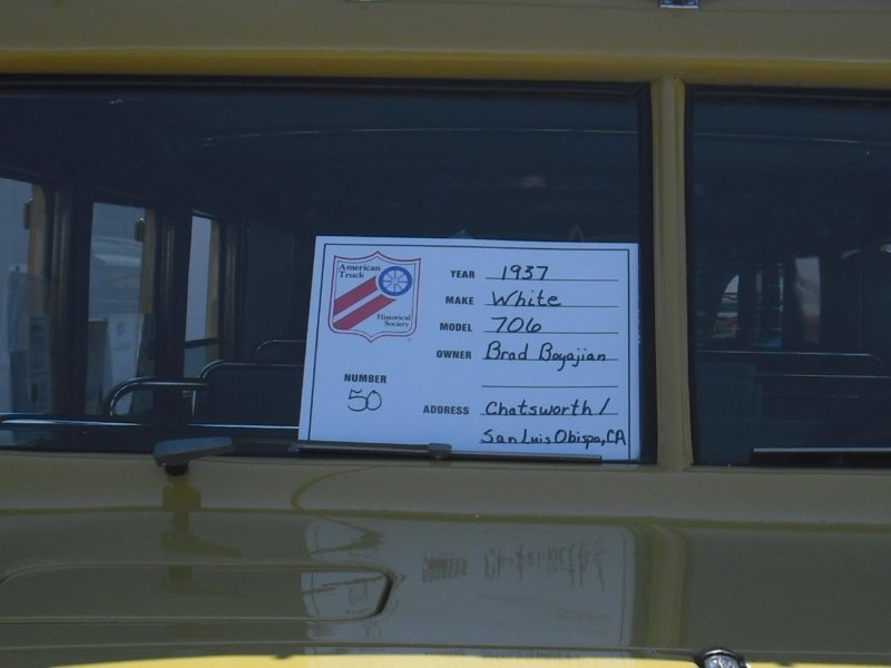 yellowstonebus02.jpg