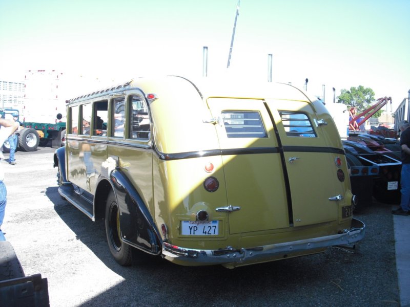 yellowstonebus10.jpg